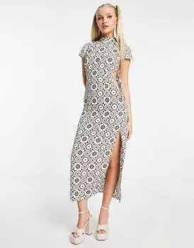 Атласное платье миди с высоким вырезом и завязками по бокам ASOS DESIGN с цветочным принтом в стиле 60-х