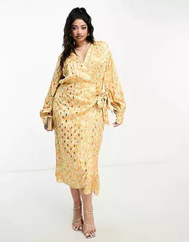 Атласное платье миди с запахом и запахом Never Fully Dressed Plus в пастельно-золотом цвете