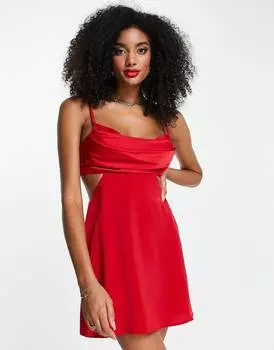 Атласное платье мини косого кроя ASOS DESIGN с плиссированным лифом и вырезом