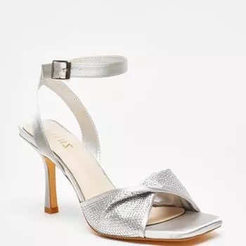 Атласные босоножки на каблуке со стразами Quiz, серебро