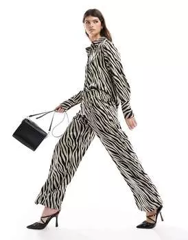 Атласные широкие брюки Vero Moda с однотонным принтом
