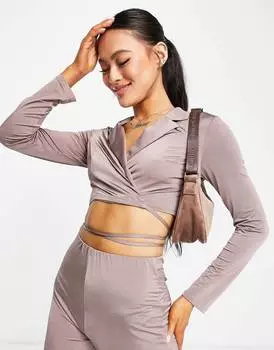 Атласный блейзер цвета мокко с вырезом в стиле 2000-х ASOS DESIGN