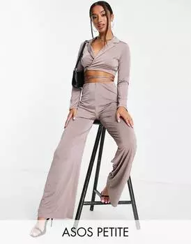 Атласный блейзер цвета мокко с вырезом в стиле 2000х ASOS DESIGN Petite