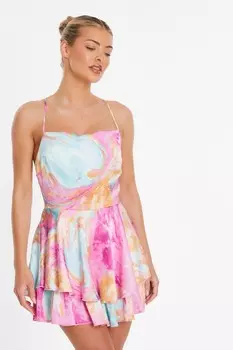 Атласный многоярусный комбинезон с принтом Розовый мрамор QUIZ Clothing