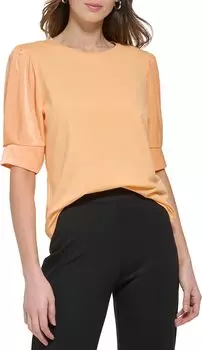 Атласный топ с короткими рукавами и круглым вырезом с закрученными рукавами DKNY, цвет Canteloupe