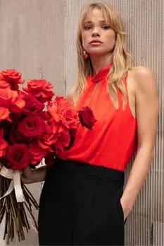 Атласный топ с воротником-бретелькой Ro&Zo, красный