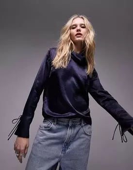 Атласный топ с высоким воротником и жатым верхом Topshop цвета индиго