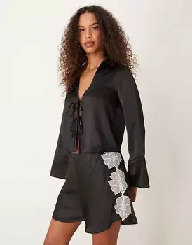 Атласный топ с завязками спереди черного цвета New Look