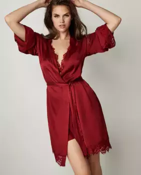 Атласный женский халат с кружевом Selmark, красный