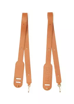 Аксессуар для коричневой кожаной сумки Loewe