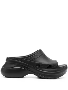 Balenciaga сандалии на платформе из коллаборации с Crocs, черный