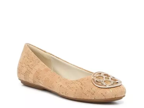 Балетки Kelly & Katie Hiliah с медальоном, бежевый