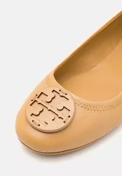 Балетки MINNIE TRAVEL BALLET Tory Burch, кремовый
