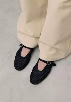 Балетки с ремешком на щиколотке sacha, черный