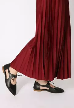 Балетки с ремешком на щиколотке VENEZIA, черный