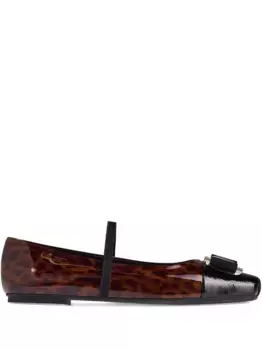 Балетки Vara Plate из лакированной кожи Ferragamo, коричневый