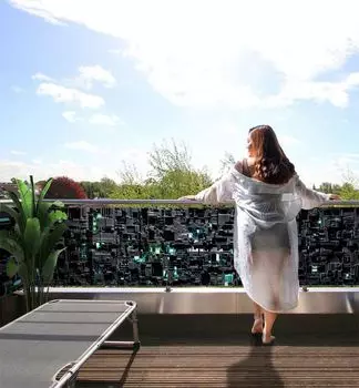 Баннер на балконе, футуристический технологический узор, размер_балкона: 7 х 0,9 м. Displayhersteller, белый