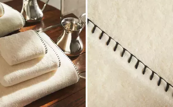 Банное полотенце с контрастной строчкой Zara Home, экрю/черный