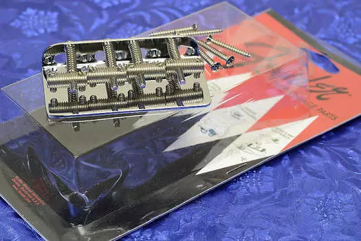 Бас-бридж Fender с резьбовым седлом, 0990804100 Fender Threaded Saddle Bass Bridge 099-0804-100