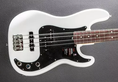 Бас-гитара American Performer Precision Bass — арктический белый с палисандровым покрытием Fender American Performer Precision Bass – w/Rosewood