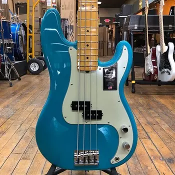 Бас-гитара Fender American Professional II Precision Bass Miami Blue с жестким футляром