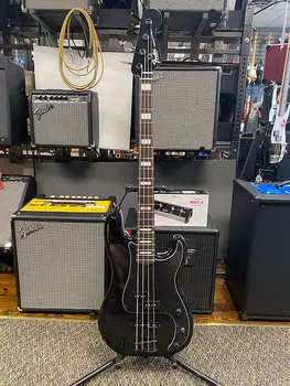 Бас-гитара Fender Artist Series Duff McKagan Deluxe Precision Bass с накладкой из палисандра Черный **В НАЛИЧИИ** Artist Series Duff McKagan Deluxe Precision Bass with Rosewood Fretboard