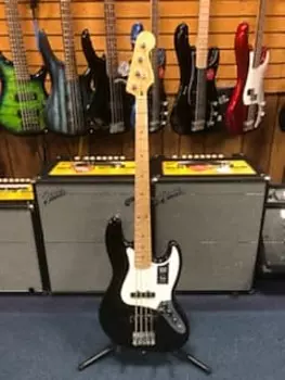 Бас-гитара Fender Player Jazz Bass с кленовым грифом 2018 – настоящее время черного цвета Player Jazz Bass with Maple Fretboard