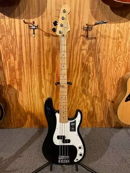 Бас-гитара Fender Player Precision с грифом Pau Ferro 2018 - Present Black Player Precision Bass with Pau Ferro Fretboard