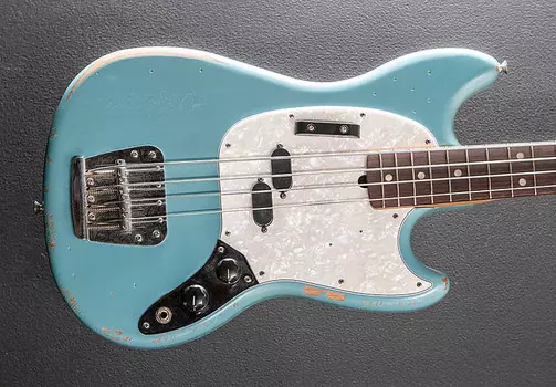 Бас-гитара JMJ Road Worn Mustang - Faded Daphne Blue Fender JMJ Road Worn Mustang Bass - Faded Daphne