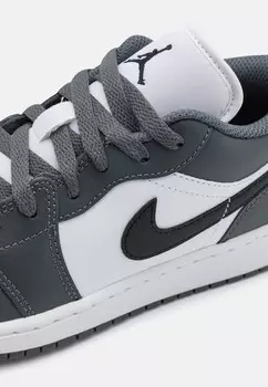 Баскетбольные кроссовки AIR JORDAN 1 UNISEX Jordan, белый