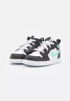 Баскетбольные кроссовки Jordan 1 Mid Alt Unisex Jordan, белый/зеленое сияние/черный