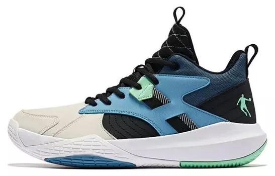 Баскетбольные кроссовки мужские средней высоты