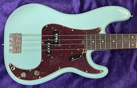 Басс гитара Fender AM. Vintage II 60's Precision Bass, Daphne Blue w/ Rosewood