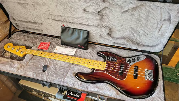 Басс гитара Fender American Professional II Jazz Bass with Maple Fretboard 2020 - Present - 3-Color Sunburst