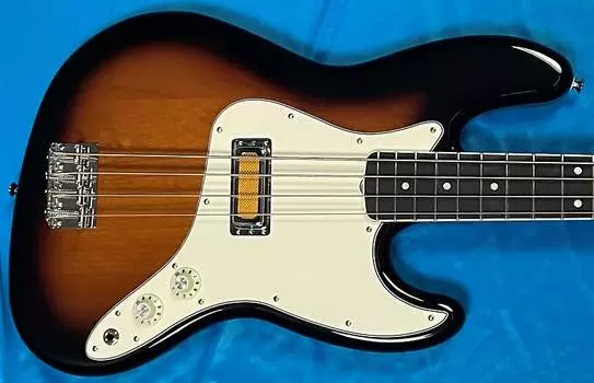 Басс гитара Fender "Gold Foil" Jazz, 2-Tone Sunburst / Ebony