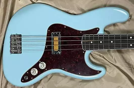 Басс гитара Fender "Gold Foil" Jazz, Sonic Blue w/ Ebony