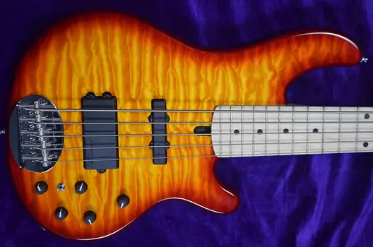 Басс гитара Lakland Skyline 55-02 Deluxe. Honey Burst Quilt Maple Top / Maple