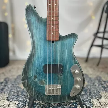 Басс гитара Offbeat Guitars Shelby 30" Short Scale Bass in Deep Water Glow on Pine, Walnut Neck with Bubinga Fretboard, EMG TBHZ Pickup and EXB Control