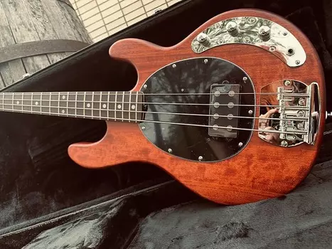 Басс гитара Sterling by Music Man SUB StingRay 4 String Bass Guitar Walnut Satin w/ FREE Har