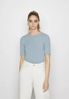 Базовая футболка b.young