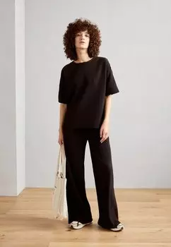 Базовая футболка b.young, черная