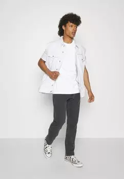 Базовая футболка Badge Regular Calvin Klein, ярко-белая