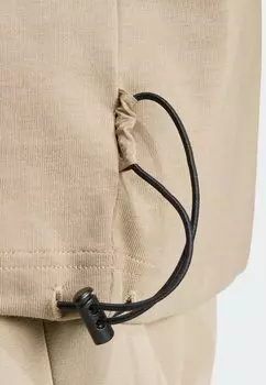 Базовая футболка City Escape adidas Sportswear, блан карго