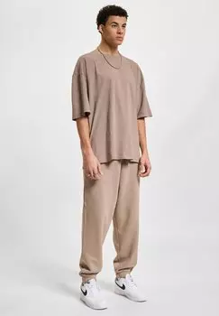 Базовая футболка DEF, коричневая стираная