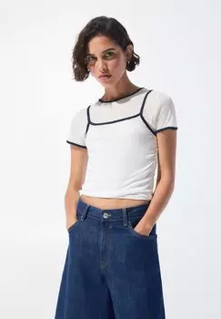 Базовая футболка DOUBLE-LAYER WITH CONTRAST TRIMS - T-SHIRT PULL&BEAR, белый