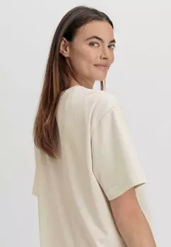 Базовая футболка hessnatur, бежевый