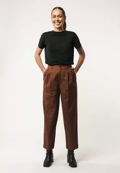 Базовая футболка KHIRA MELA, черный