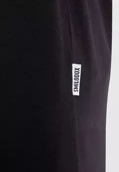 Базовая футболка LUMIN Smilodox, черный