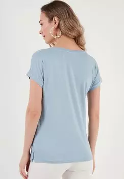 Базовая футболка нежно-голубого цвета V Neck LELA, светло-синий