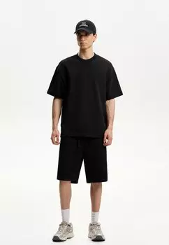Базовая футболка SET BERMUDA SHORTS AND T-SHIRT - Tracksuit bottoms Bershka, черный